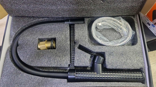 Kuhinjska slavina sa crevom na izvlacenje