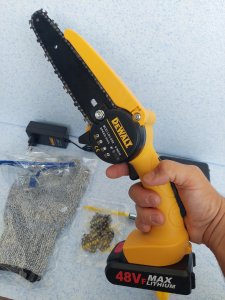 Dewalt Akumulatorska testera 48v + rezervni lanac + pribor